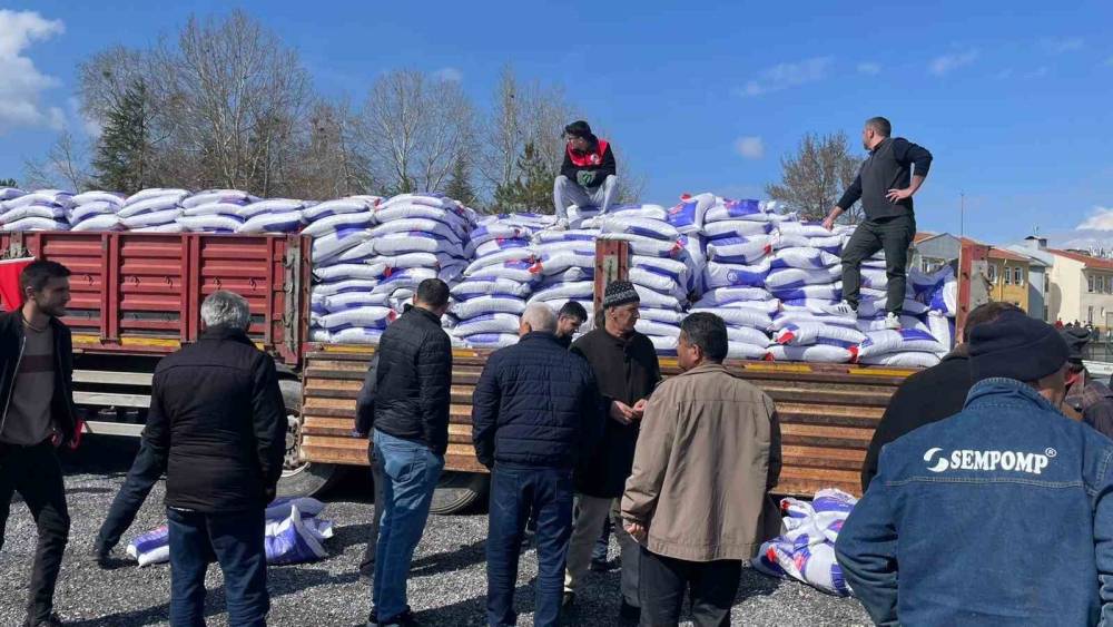 Beyşehir&rsquo;de &ccedil;ift&ccedil;ilere nohut tohumu dağıtıldı

