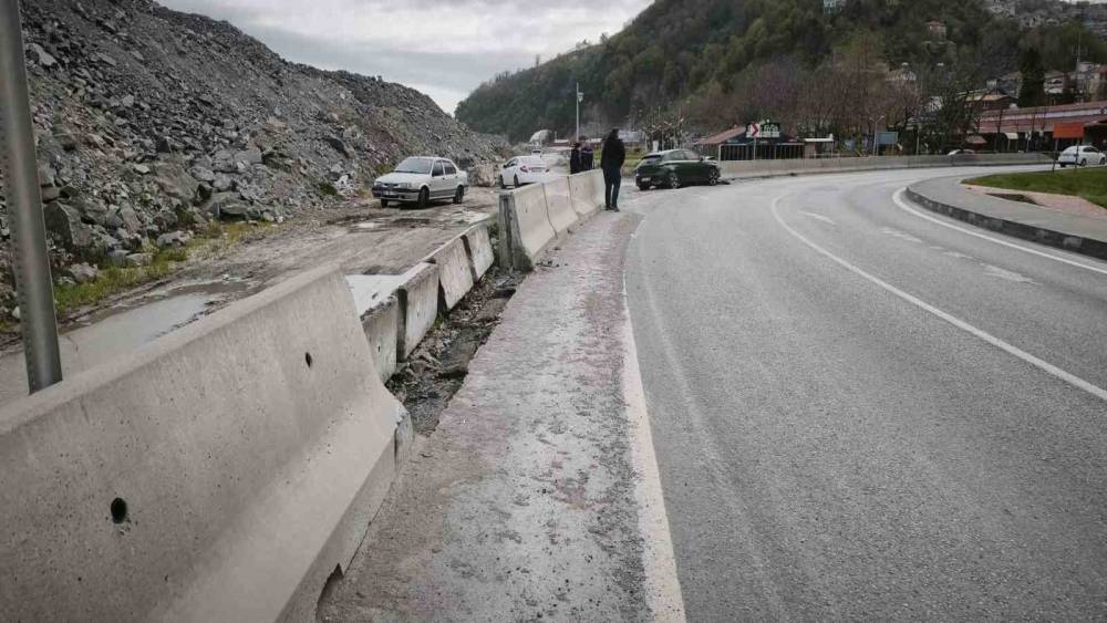 Zonguldak&rsquo;ta kontrolden &ccedil;ıkan ara&ccedil; kaza yaptı
