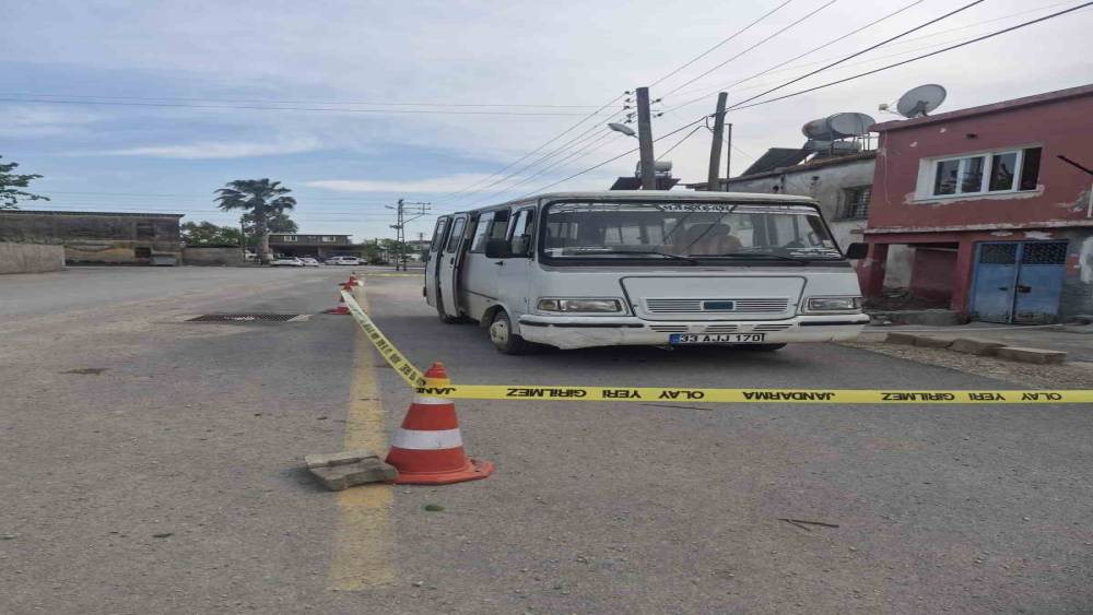 2 yaşındaki &ccedil;ocuk babasının kullandığı aracın altında kaldı
