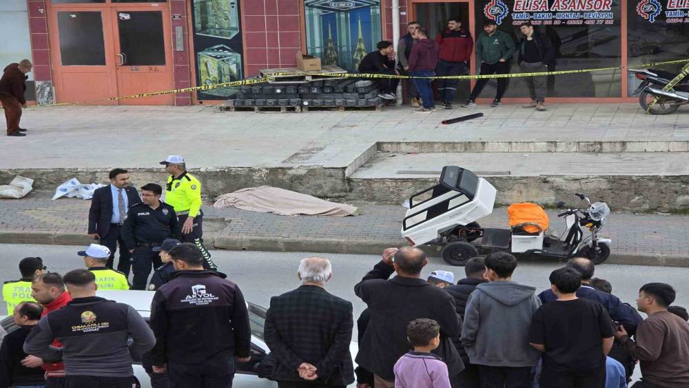Yozgat&rsquo;ta kazada kafasını kaldırıma &ccedil;arpan yaşlı adam hayatını kaybetti
