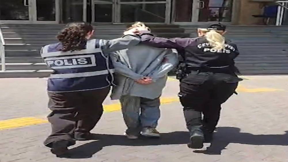 &lsquo;Hırsızlık&rsquo; su&ccedil;undan 13 yıl kesinleşmiş hapis cezası bulunan kadın yakalandı
