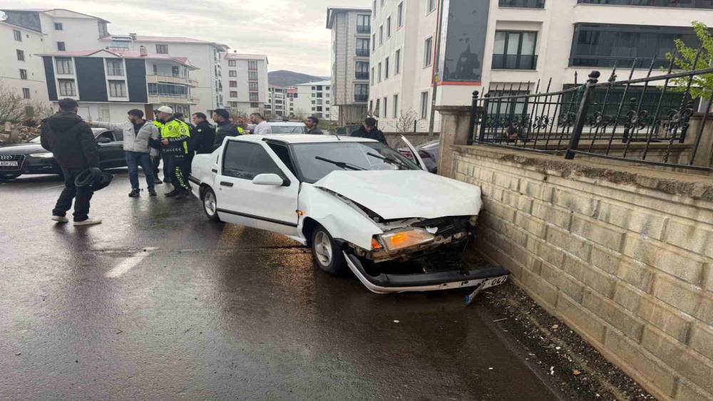 Bing&ouml;l&rsquo;de trafik kazası: 2 yaralı
