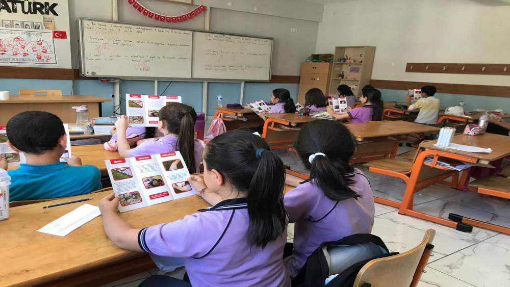 Kemaliye&rsquo;de &ouml;ğrenciler ve vatandaşlar kene riskine karşı bilgilendirildi
