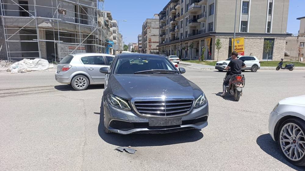 Motosiklet ile otomobil &ccedil;arpıştı: 1 yaralı
