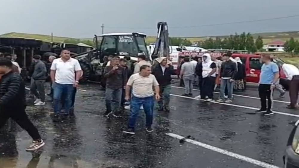 Patnos&rsquo;ta zincirleme kaza: 1 &ouml;l&uuml;, 1&rsquo;i ağır 4 yaralı
