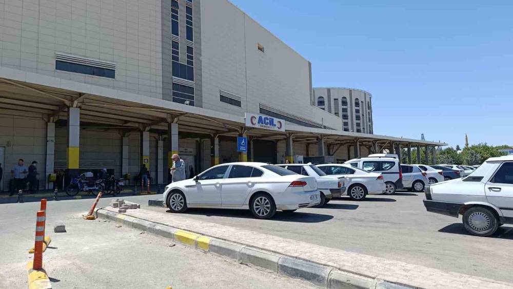 Şanlıurfa&rsquo;da sağlık &ccedil;alışanı darp edildi
