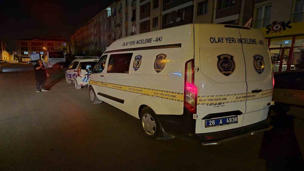 Kalp krizi ge&ccedil;iren şahıs ambulansta hayatını kaybetti

