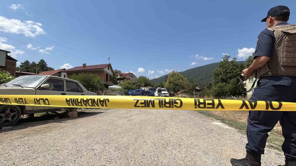 Bolu&rsquo;da baba ve oğlunun katil zanlısı 14 g&uuml;nd&uuml;r her yerde aranıyor
