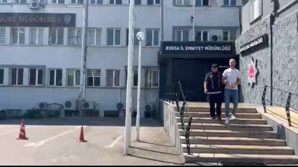 &Ccedil;atıdan &ccedil;atıya ka&ccedil;maya &ccedil;alışırken yakalandı
