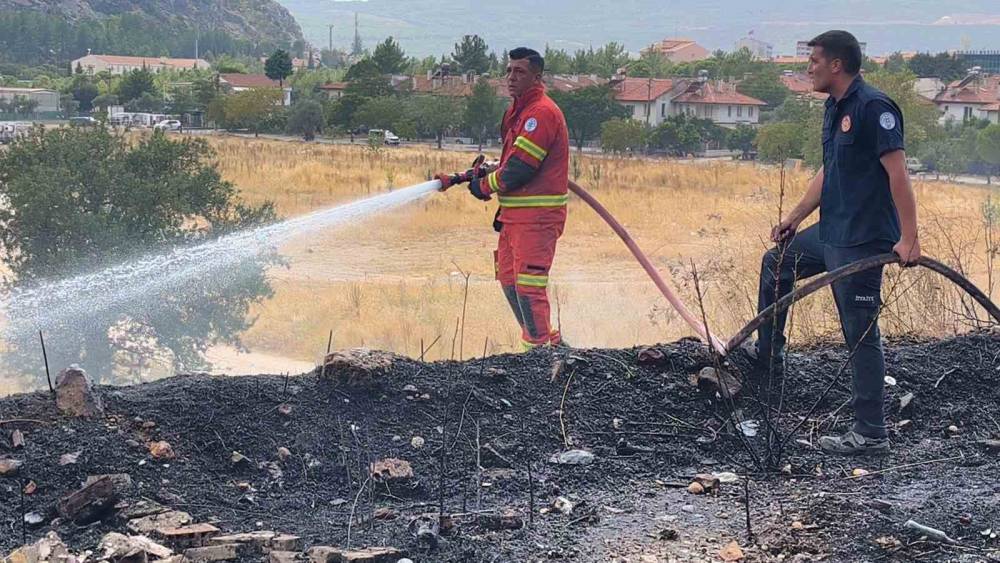 Menteşe&rsquo;de ziraat alanında yangın
