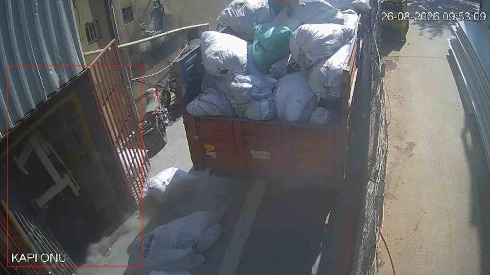 Gaziosmanpaşa&rsquo;da iş&ccedil;inin yaralandığı asans&ouml;r kazası kamerada
