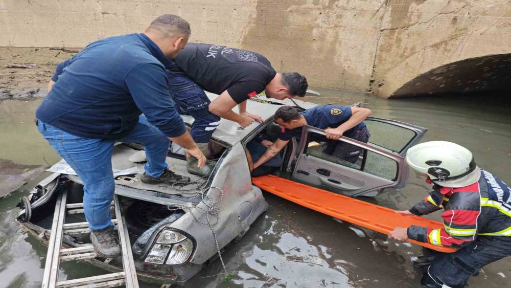 Karacasu&rsquo;da otomobil kanala u&ccedil;tu
