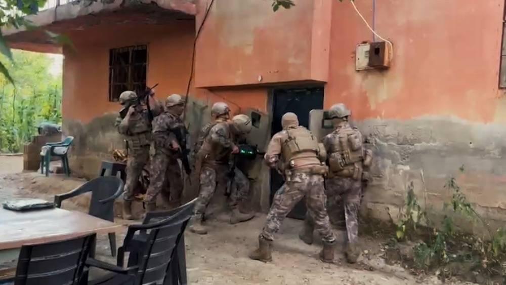 Bitlis&rsquo;te 9 kilo 45 gram esrar ele ge&ccedil;irildi, 1 ş&uuml;pheli tutuklandı
