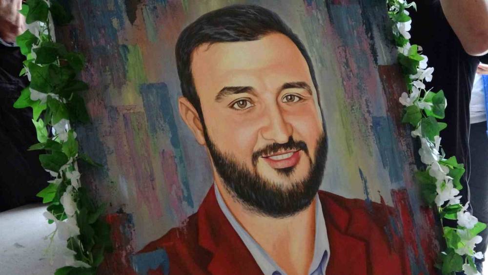Trafik kazasında hayatını kaybeden Gazeteci Dursun Biran Yılmaz, evlilik yıl d&ouml;n&uuml;m&uuml;nde toprağa verildi
