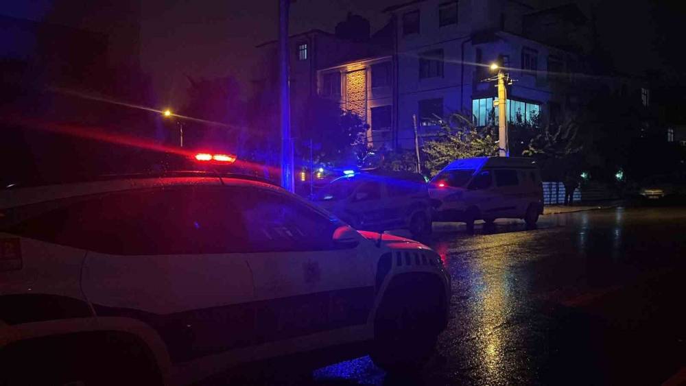 Komşular arasındaki kavga kanlı bitti: 1 &ccedil;ocuk yaralandı
