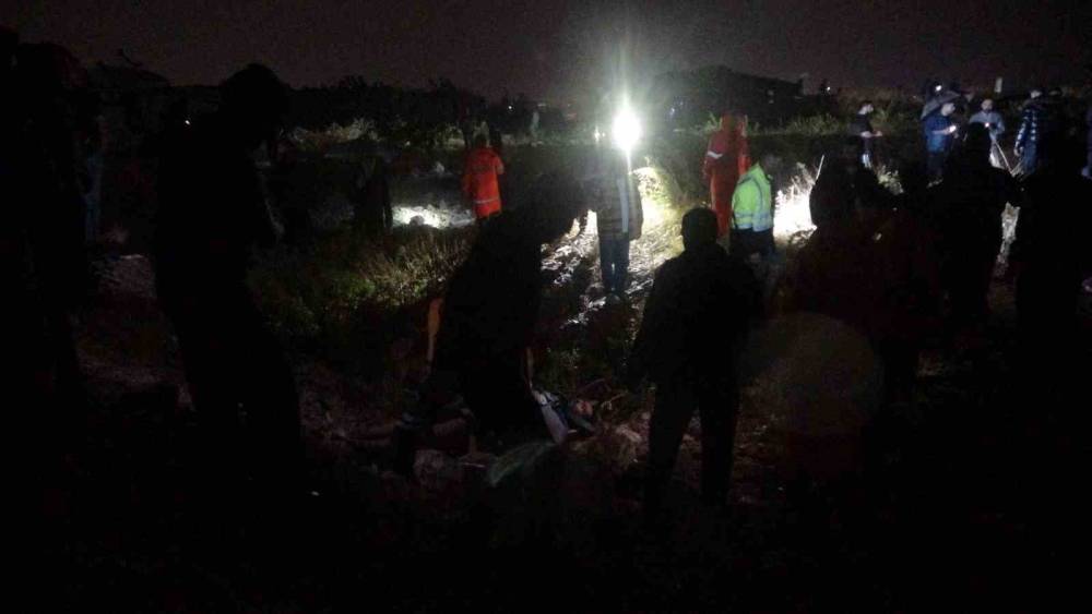 Antalya&rsquo;da hortum iş&ccedil;ilerin kaldığı 2 konteyneri savurdu: 5 &ouml;l&uuml;, 1 yaralı
