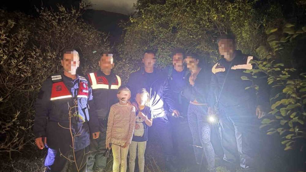 Kuşadası&rsquo;nda kaybolan aileyi jandarma ekipleri kurtardı
