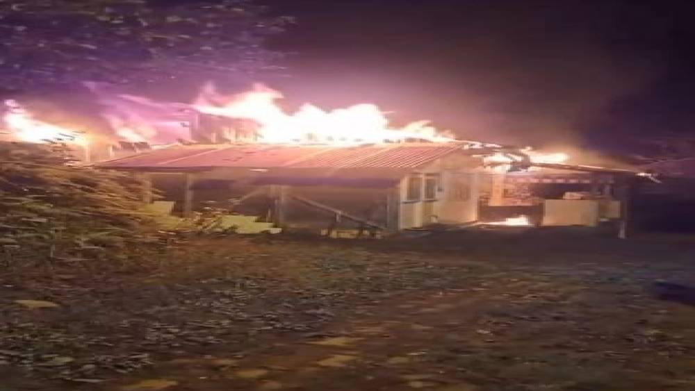 Bor&ccedil;ka&rsquo;da gece &ccedil;ıkan yangında ev kullanılamaz hale geldi
