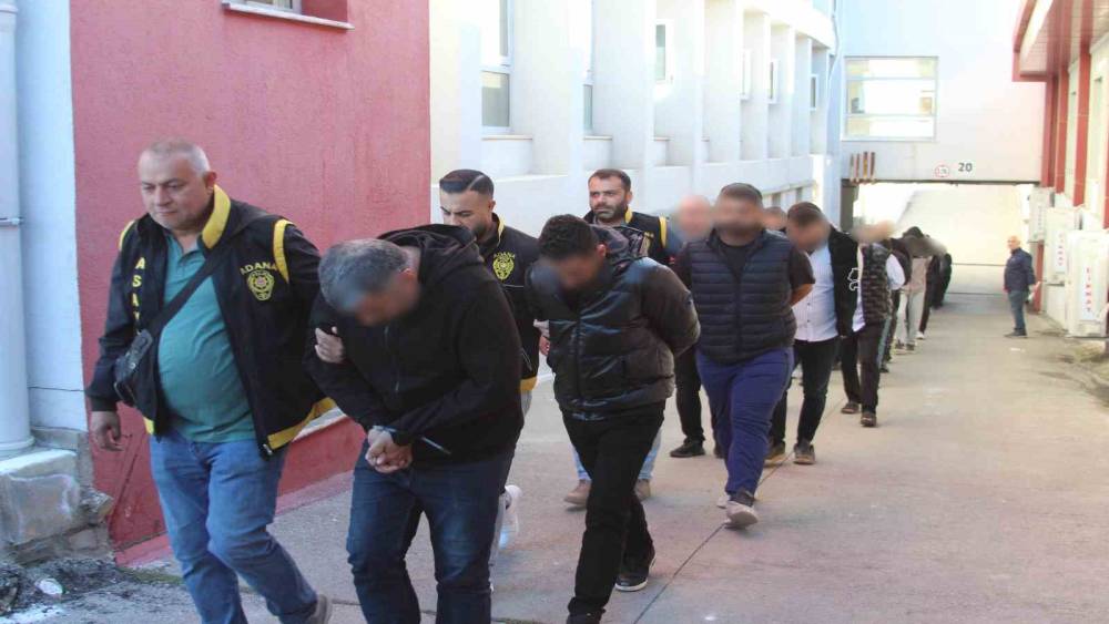 Kiralık s&uuml;r&uuml;c&uuml;lerle kurgu kaza: 25 milyon TL&rsquo;lik sigorta vurgunu
