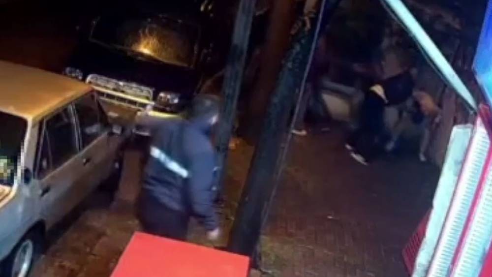 Avcılar&rsquo;daki bı&ccedil;aklı kavgada 1 kişi hayatını kaybetti, ş&uuml;pheli tutuklandı
