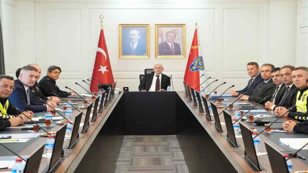 Ankara Emniyet M&uuml;d&uuml;rl&uuml;ğ&uuml;, Cumhuriyet Bayramı ve T&uuml;rk Devletleri Teşkilatı Zirvesi i&ccedil;in g&uuml;venlik toplantısı ger&ccedil;ekleştirdi
