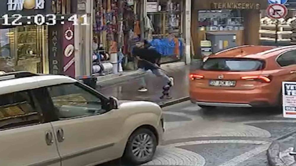 Etrafa ateş a&ccedil;ıp, 4 kişiyi yaraladı
