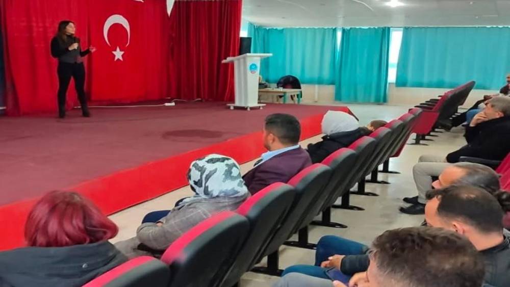 Bozyazı’da öğretmenlere ’Ektoparazitler ve Korunma Yolları’ anlatıldı
