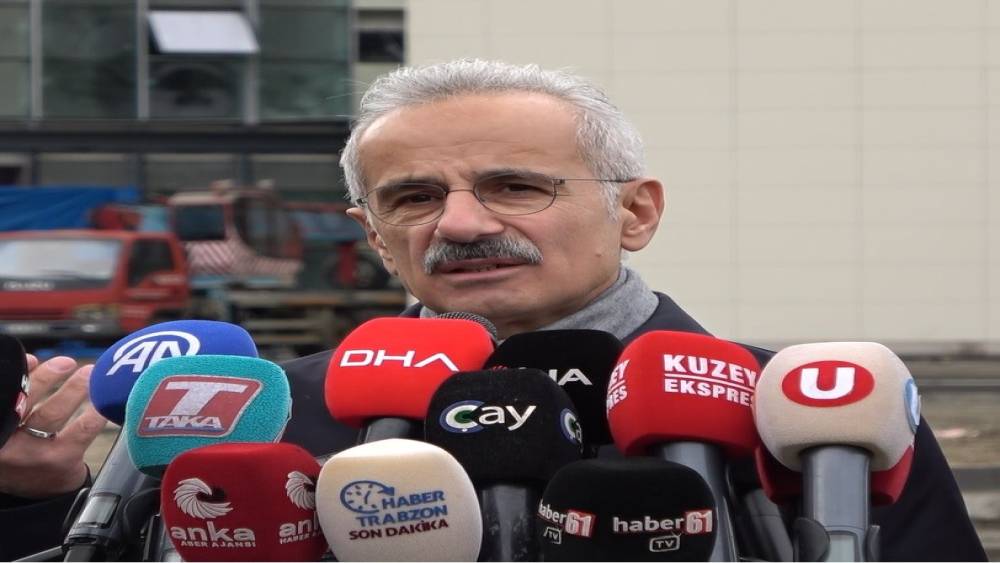 Bakan Uraloğlu: "Trabzon Şehir Hastanesi&rsquo;nde herhangi bir risk &ouml;ng&ouml;r&uuml;s&uuml; yok"
