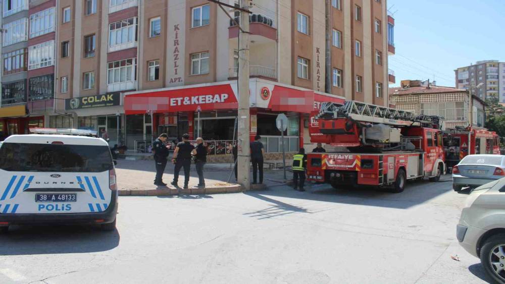 Lokantanın bacasında &ccedil;ıkan yangın s&ouml;nd&uuml;r&uuml;ld&uuml;
