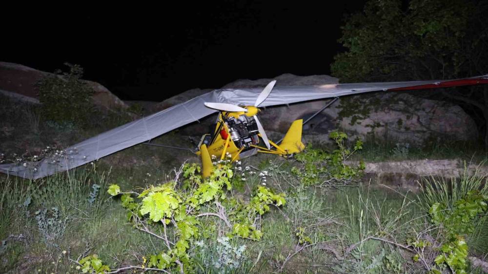 Kapadokya&rsquo;da microlight hava aracı zorunlu iniş yaptı: 2 yaralı
