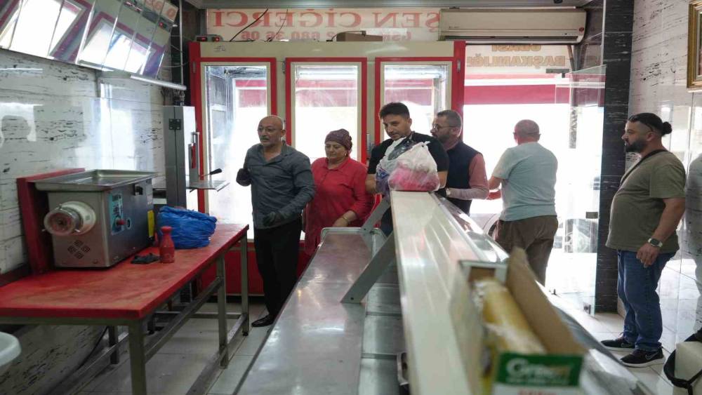 Kasaplarda kıyma &ccedil;ekme telaşı başladı
