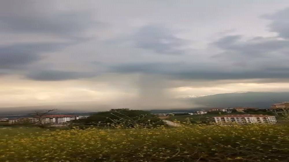 İneg&ouml;l&rsquo;de sağanak etkili oldu, yollar g&ouml;le d&ouml;nd&uuml;
