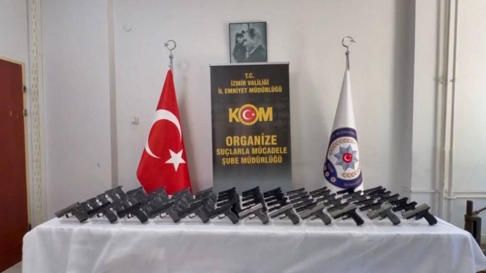 İzmir&rsquo;de su&ccedil; &ouml;rg&uuml;tlerine y&ouml;nelik eş zamanlı operasyon: 10 tutuklama
