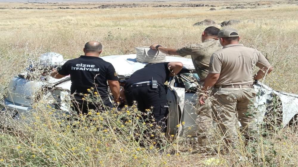 Şırnak&rsquo;ta otomobil şarampole devrildi: 1&rsquo;i bebek 5 yaralı
