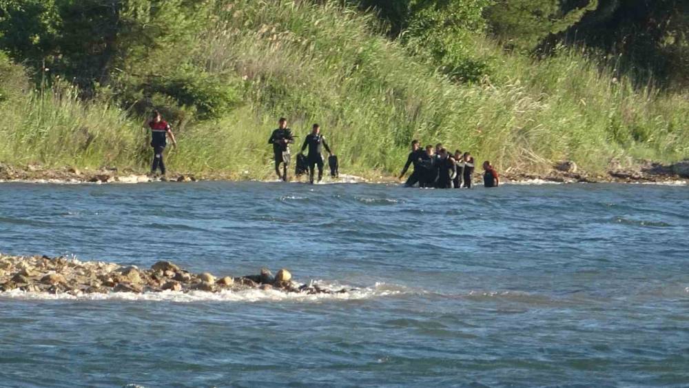 &Ccedil;anakkale&rsquo;de denizde kaybolan 14 yaşındaki kızın cansız bedenine ulaşıldı
