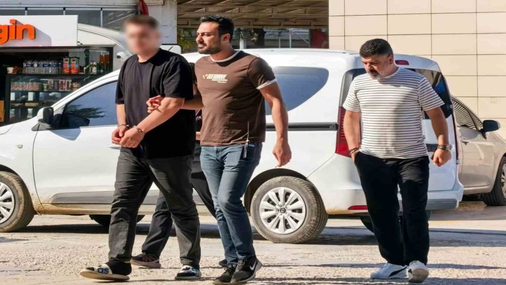 Arkadaşını silahla tehdit edip kendi borcunu &ouml;detti
