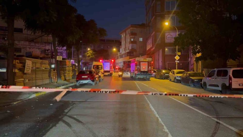 Pendik&rsquo;te deterjan &uuml;retim yapan fabrikada &ccedil;ıkan yangın s&ouml;nd&uuml;r&uuml;ld&uuml;
