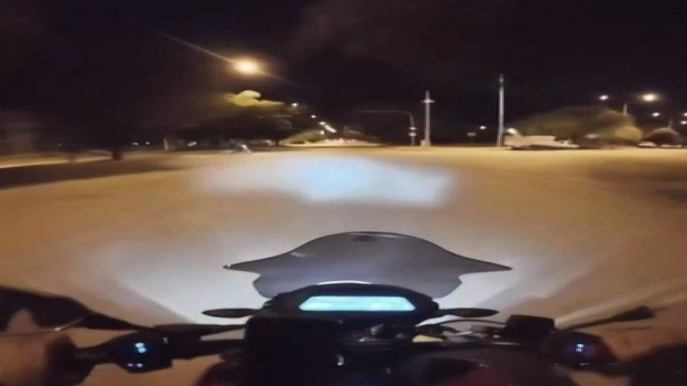 Erzincan&rsquo;da iki motosikletin &ccedil;arpışma anı kask kamerasına yansıdı
