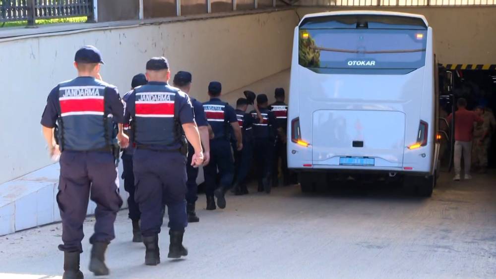 Hazine taşınmazları soruşturmasında 21 ş&uuml;pheli adliyede
