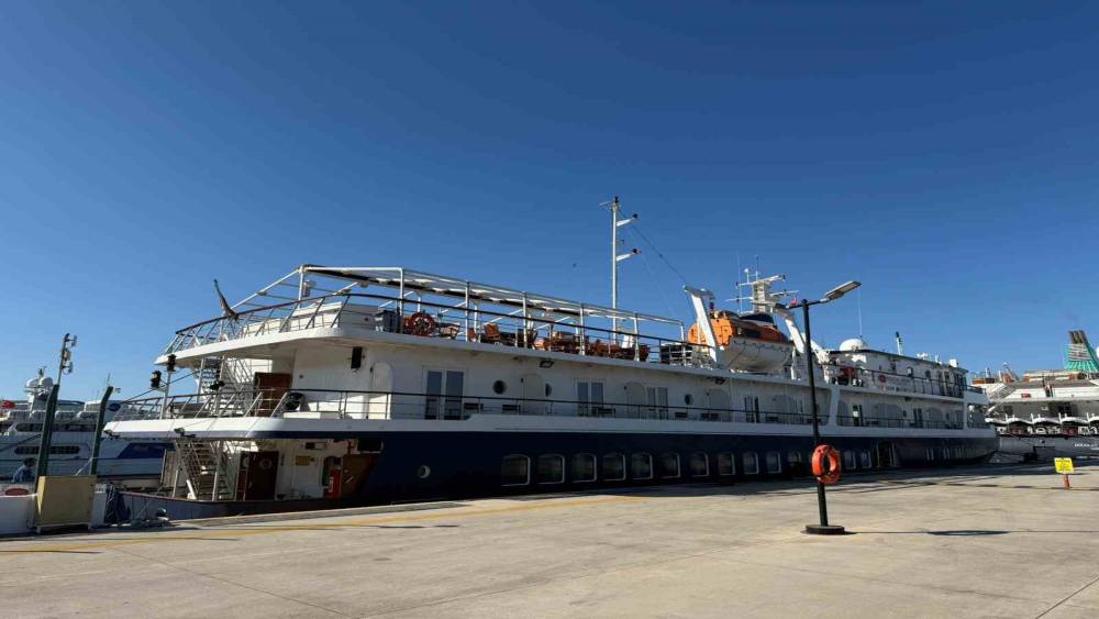 Bodrum&rsquo;a 3 gemi birden geldi
