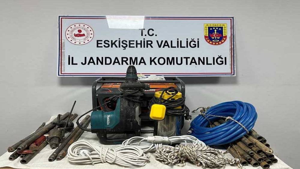 Eskişehir&rsquo;de ka&ccedil;ak kazı yapan 5 ş&uuml;pheli su&ccedil;&uuml;st&uuml; yakalandı
