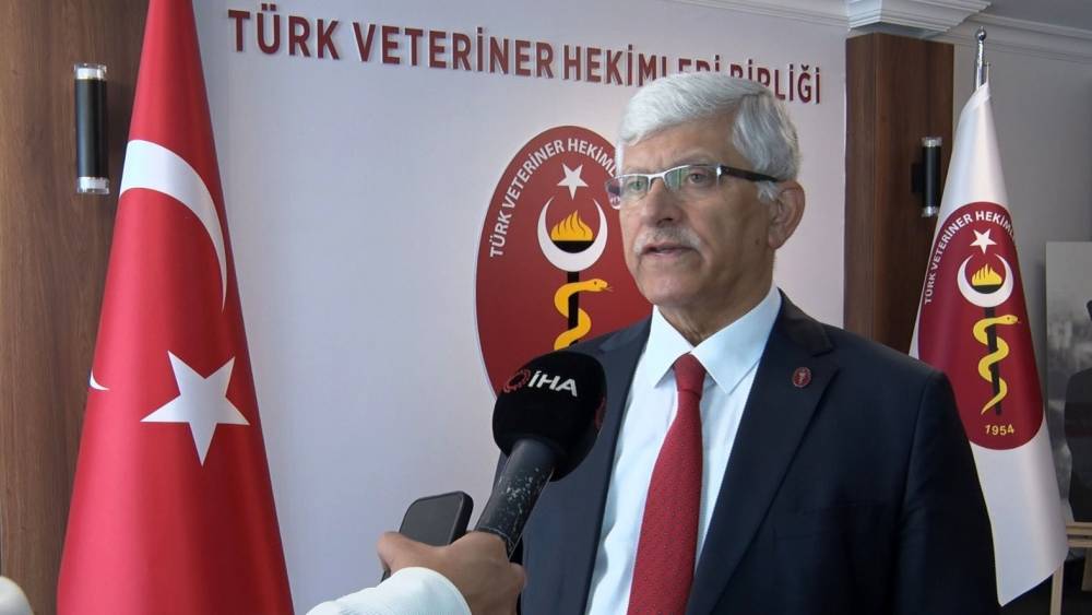 TVHB Başkanı Eroğlu: "Kuduz y&uuml;zde 99,9 &ouml;l&uuml;mle sonu&ccedil;lanan ama aynı zamanda da y&uuml;zde 100 &ouml;nlenebilen bir hastalık"
