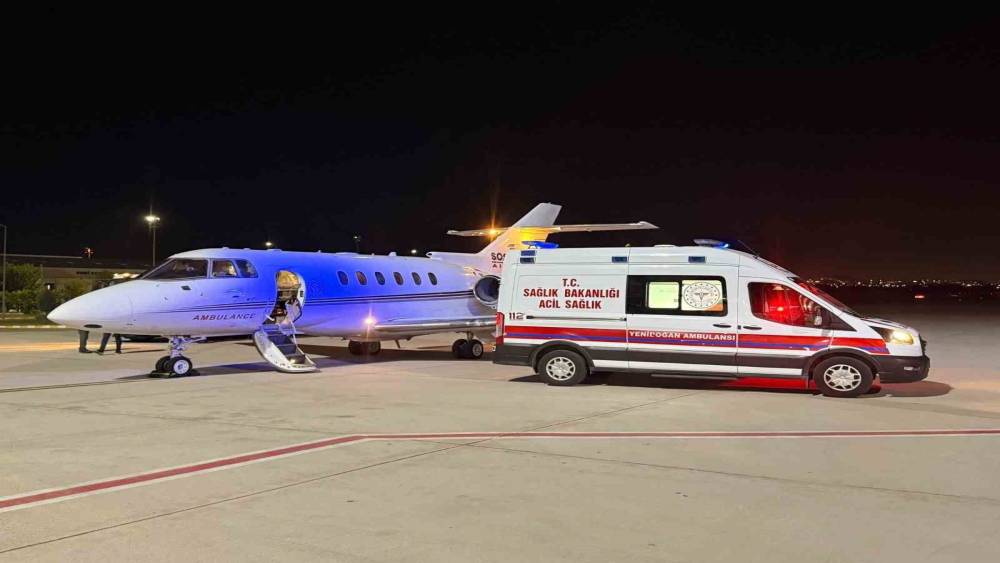 50 g&uuml;nl&uuml;k Eyl&uuml;l bebek, ambulans u&ccedil;akla Batman&rsquo;dan Konya&rsquo;ya sevk edildi
