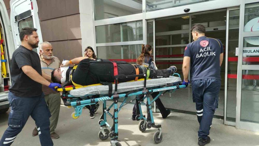 Motosiklet devrilerek s&uuml;r&uuml;klendi: 1 yaralı
