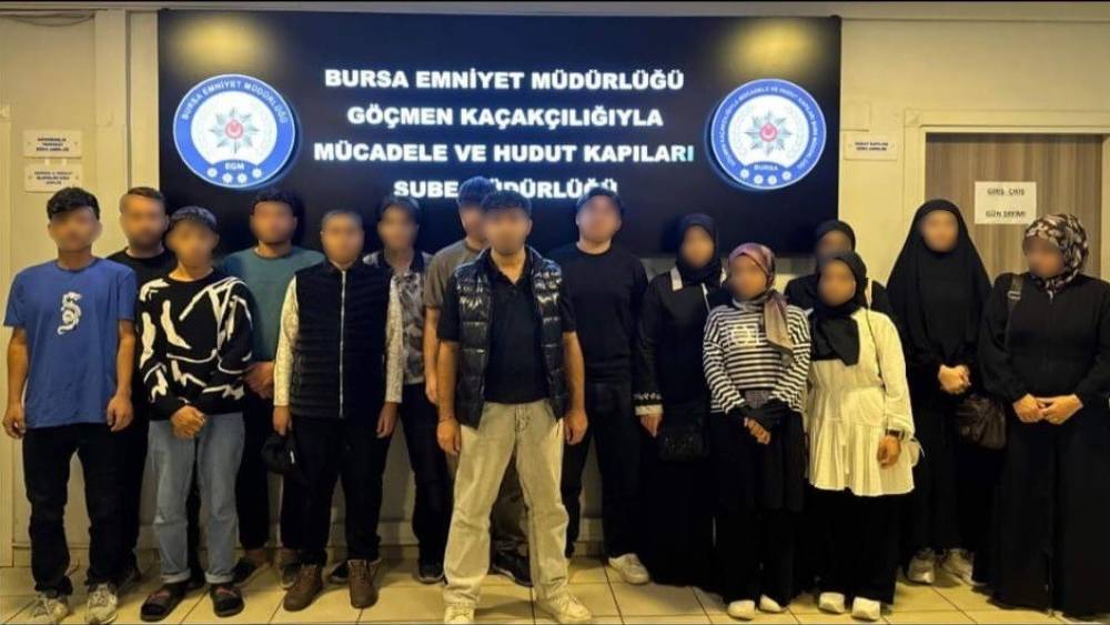 Bursa&rsquo;da d&uuml;zensiz g&ouml;&ccedil; operasyonu: 10 ka&ccedil;ak g&ouml;&ccedil;men yakalandı
