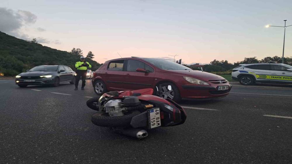 Muğla&rsquo;da otomobil ile motosiklet &ccedil;arpıştı: 1 yaralı
