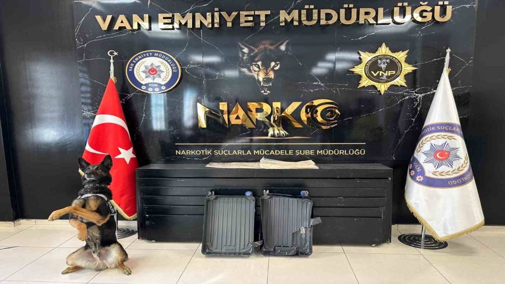 Van&rsquo;da havalimanında 2 kilo 100 gram uyuşturucu ele ge&ccedil;irildi
