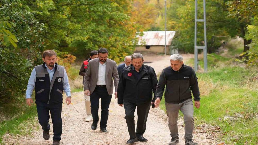 Darende&rsquo;de asfalt &ccedil;alışmaları i&ccedil;in inceleme yapıldı
