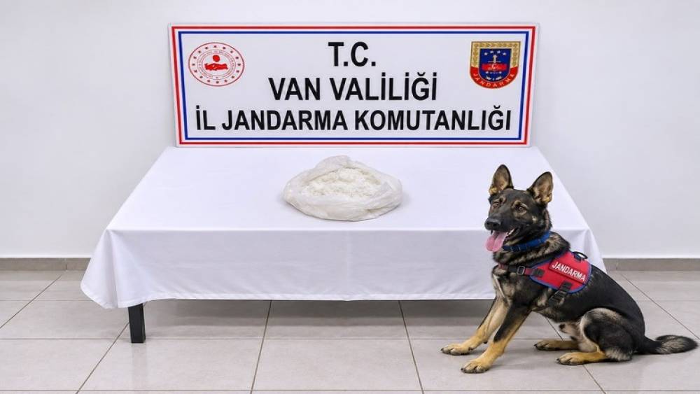 Yolcunun &ccedil;antasında uyuşturucu madde ele ge&ccedil;irildi
