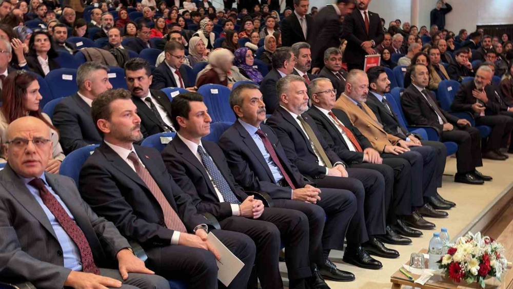Bakan Tekin: "EBA&rsquo;yı d&uuml;nyanın en b&uuml;y&uuml;k eğitim i&ccedil;erik portallarından bir tanesi olmak &uuml;zere kurguladık"
